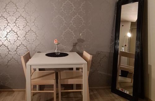 Vantaa Apartment | Rauhallinen kaksio Lahdentie tuntumassa, lentokenttämajoitus ja sähköauton latauspiste