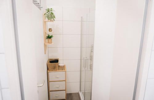 Straubing Apartment | raum life - Vintage Loft - Heimkino Netflix - 2x privat Parkplätze