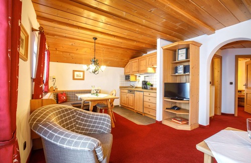 Ruhpolding Apartment | Rauschberg 50 to 60 sqm, balcony, kitchen, 1 bedroom, 1 living room, WLAN, 4 p.