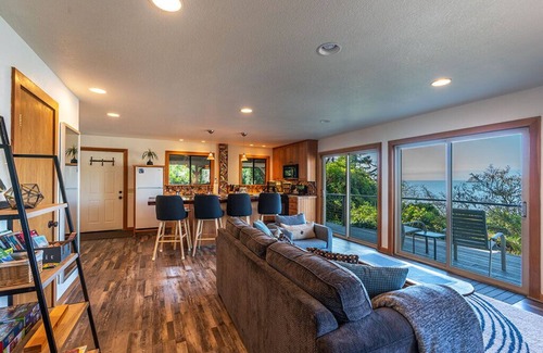 Trinidad House | Raven House - Hot Tub, Romantic Ocean Views!