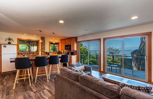 Trinidad House | Raven House - Hot Tub, Romantic Ocean Views!