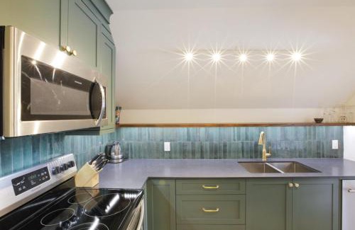Ucluelet Apartment | Raven Lady #202- Ucluelet, Sleeps 4, Pet Friendly