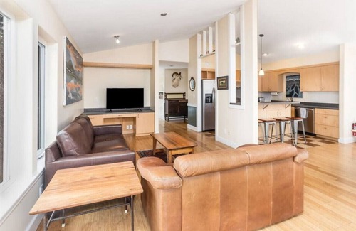 Seward House | Raven Lodge, Amazing Location and Epic Views, Sleeps 10