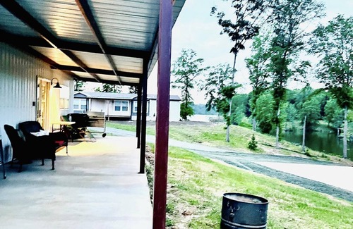 Negreet House | Raven's Nest - On Water, Calm Cove, Next to Boat Launch, BBQ Patio, Pool Table!
