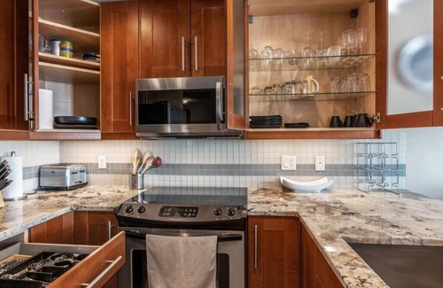 Big White Ski Resort Apartment | Raven's Nest - Pet Friendly w/Hot Tub, Nice View