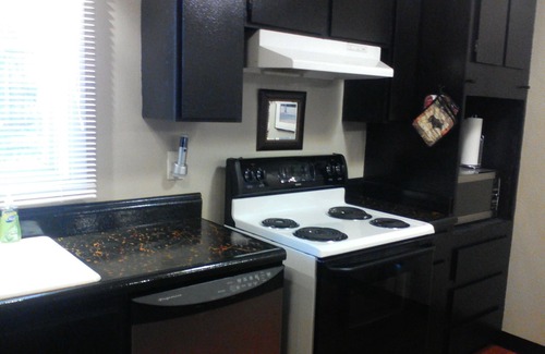 Spenard Apartment | Raven Song Midtown - 3 BDM, 4 Beds, Corporate or Vacation minutes to the airport