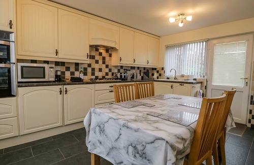 Ravenglass Cottage | RAVENGLASS HAVEN, pet friendly, character holiday cottage in Holmrook