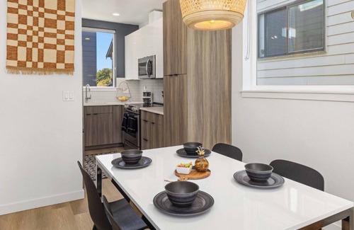 University District House | Ravenna Townhome near UVillage, UW, Lumen Field; Roof Top Deck city views