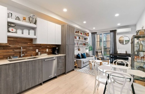 University District House | Ravenna Trailside Retreat Walk to UW and U-Village