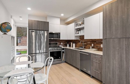University District House | Ravenna Trailside Retreat Walk to UW and U-Village
