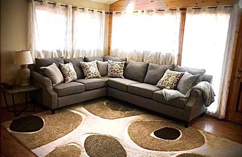 Westcliffe Hotel | Ravens Avenue 4rm Suite on Main, Fireplace &Dog Ok