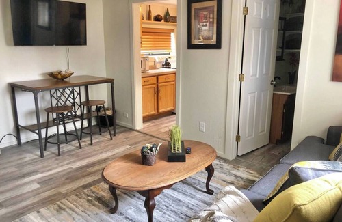 Westcliffe Hotel | Ravens Hideaway Cottage on Main w/King w/d & Grill