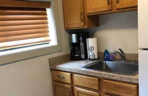 Westcliffe Hotel | Ravens Hideaway Cottage on Main w/King w/d & Grill