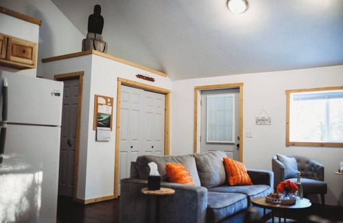 Fairbanks Cabin | Raven’s Landing #8 cozy private cabin Northern Lights