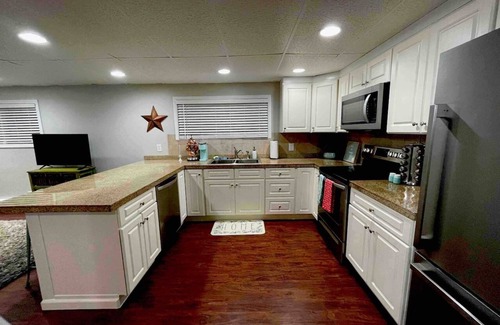 Badger Apartment | Raven’s Nest - Cozy, Northern Lights, Private