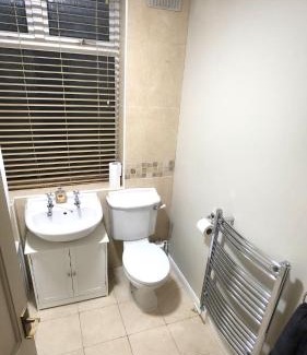 Maidstone House | Ravenshaw House Parking Maidstone 4 Bed Garden