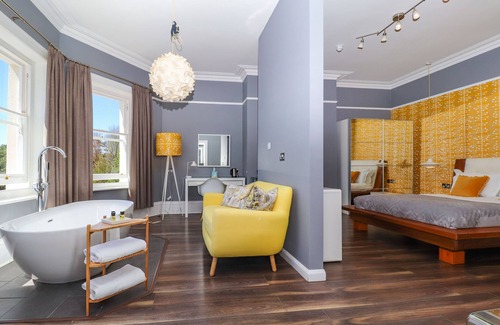 Eastbourne Seafront Bed & Breakfast | Ravilious