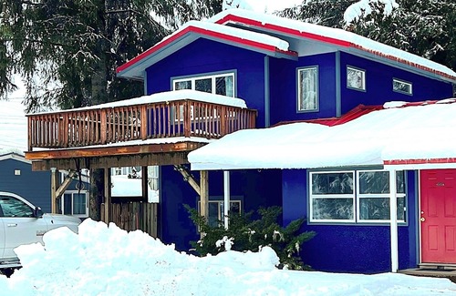 Mendenhall Valley House | Raw Gold - Affordable, Near Mendenhall Glacier, Trails, and Conveniences - DISCOUNTS ON TOURS!