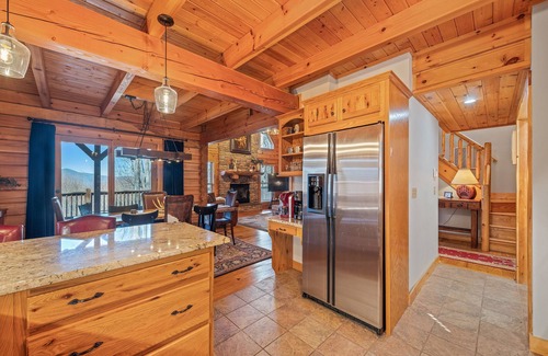 Waynesville House | Rawky Ridge, 4 bedroom, 3.5 bathroom, sleeps 15 guests