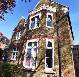 Brockley Apartment | Raymont Hall in London