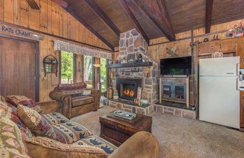 Gatlinburg - Pigeon Forge Cabin | Rays Chalet - Unique and Cozy Riverfront Home!