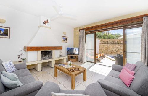 Ggantija House | Razzett Luna Holiday Home