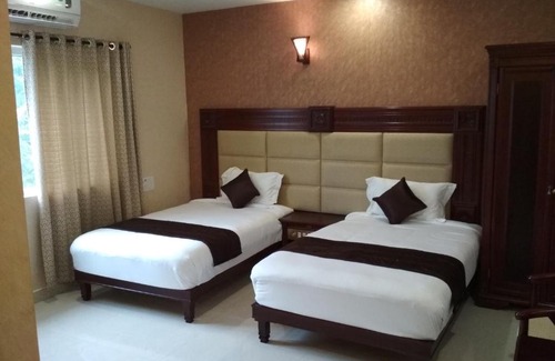 Poondithangal Hotel | RB GRAND RESIDENCY