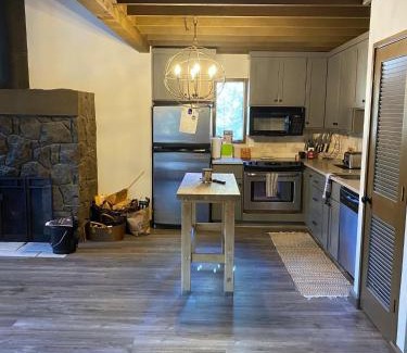 Black Butte Ranch House | RC8 - Cute & Cozy Cabin