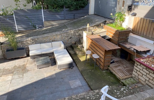 Toulon Apartment | RD Jardin, green setting, residential area, near town center and beaches