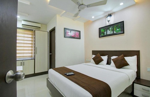 Pallavaram Hotel | RD Towers