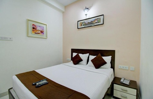 Pallavaram Hotel | RD Towers