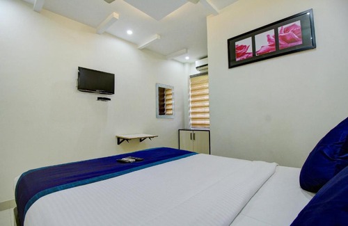Pallavaram Hotel | RD Towers
