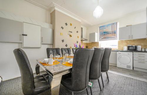 Beeston House | -RD15CFA- For Relaxed and Cosy stay with Free Parking