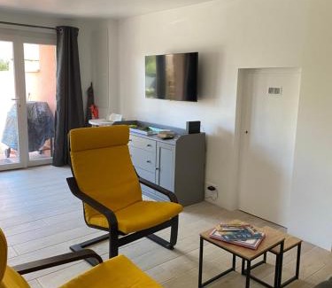 Agay Apartment | RDC-120m plage Agay-2ch