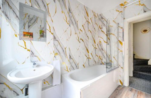 Beeston House | -RE15CFA- For Relaxed and Cosy stay with Free Parking