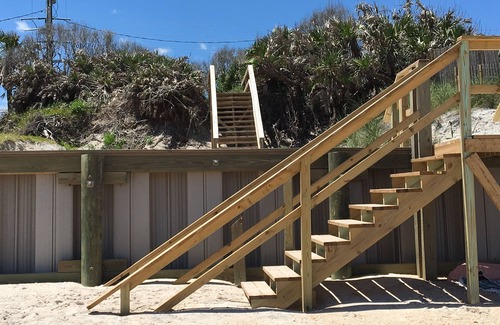 Vilano Beach House | Read our Reviews! We are the heart of Vilano Beach & steps away from the ocean