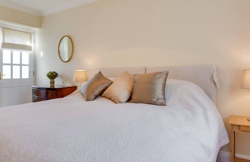 Abbess Roding House | Readers Retreat in the beautiful Tenterden