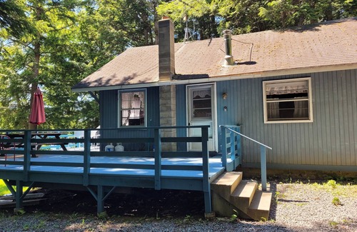 Readfield Cottage | Readfield/Maranacook Lake cottage with dock and plenty of privacy!