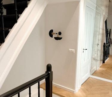 Oud-Zuid Apartment | ReadMyHostProfile! Home in great location Centre