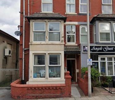 Blackpool Town Center Apartment | Reads Avenue 1 Bed Apartment - Next To H&A Social Club - Minutes from Winter Gardens & Town Centre!