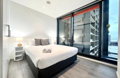 Melbourne Central Business District Apartment | ReadySet Apartments at Madison
