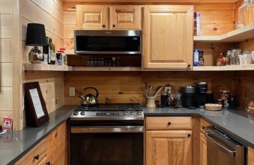 Milanville Cabin | Real log cabin in the forest with modern amenities for the nature lover
