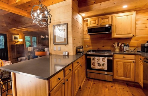 Milanville Cabin | Real log cabin in the forest with modern amenities for the nature lover