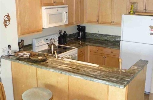 Kailua-Kona Condo | Real Ocean Front! Private and well maintained! Excellent reviews!