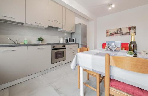 Bolognina Apartment | Realkasa Fiera District Flat