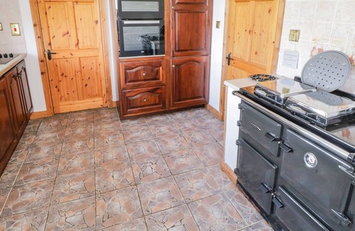 Claddaghduff Cottage | REALT NA MAIDNE, family friendly in Claddaghduff, County Galway