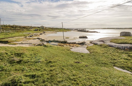 Claddaghduff Cottage | REALT NA MAIDNE, family friendly in Claddaghduff, County Galway