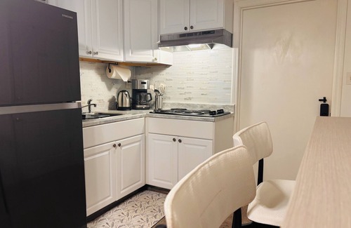 Lawrenceville House | Rear Entry/Camp-In/firepit Basement Family Escape/Lawrenceville with AC, WiFi