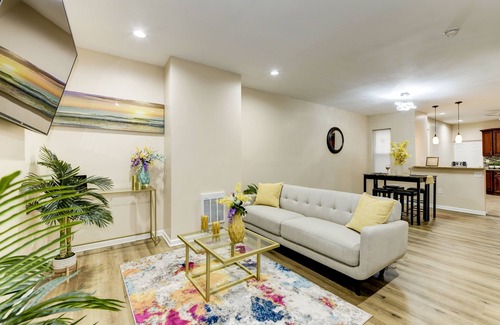 West Philadelphia House | Rebecca's Residence - Luxurious, Elegant & Comfortable Family-Sized Home!