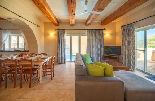 Ta' Għammar Villa | Rebekah Holiday Home
